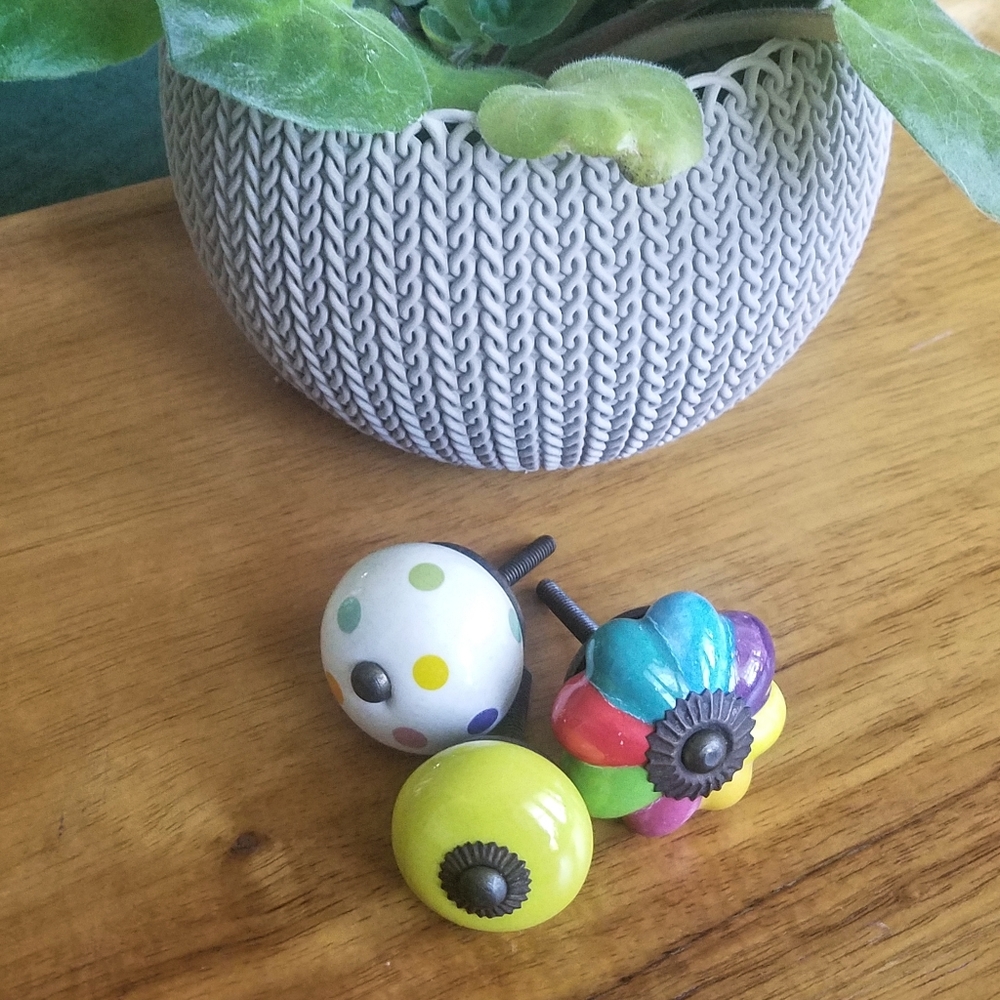 Vtg retro whimsical ceramic drawer pulls set of 3